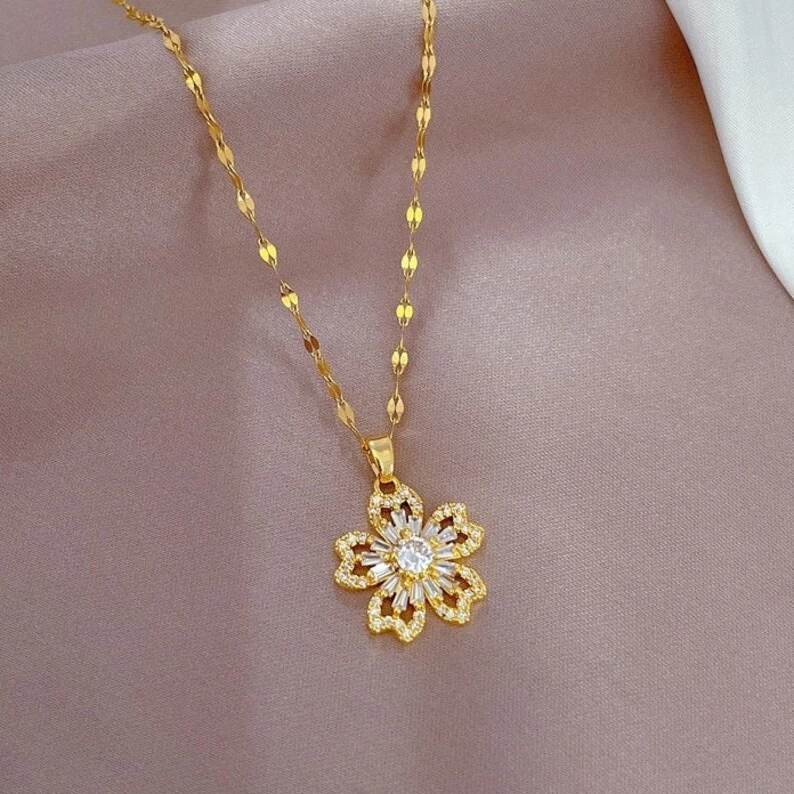White & Gold Flower Pendant Locket Chain